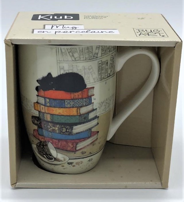 Porcelánový hrnek BUG ART 490 ml Kočka na knihách