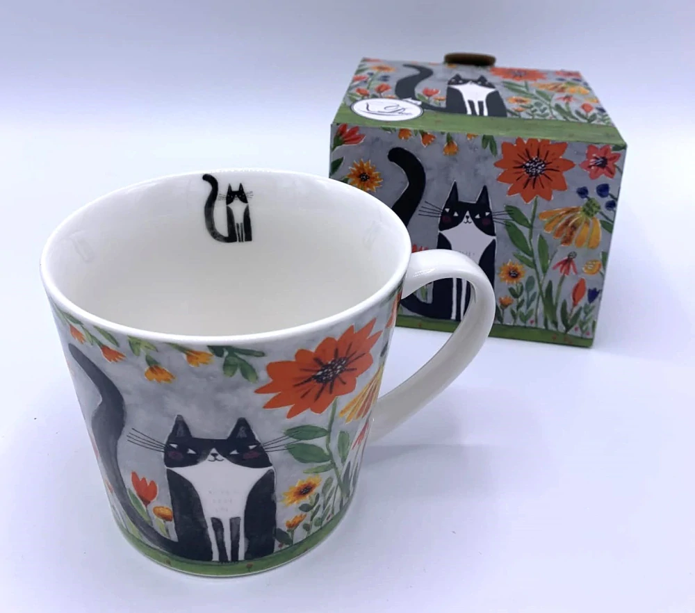 Porcelánový hrnek velký, Kočka Mája na louce 610 ml