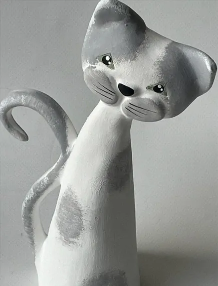 KERAMICKÁ KOČKA  - BÍLOŠEDÁ 21 CM