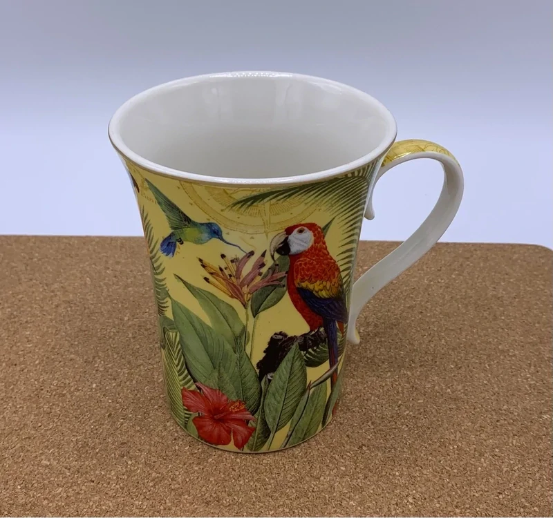Porcelánový hrnek Ara šarlatový a Kolibřík 360 ml
