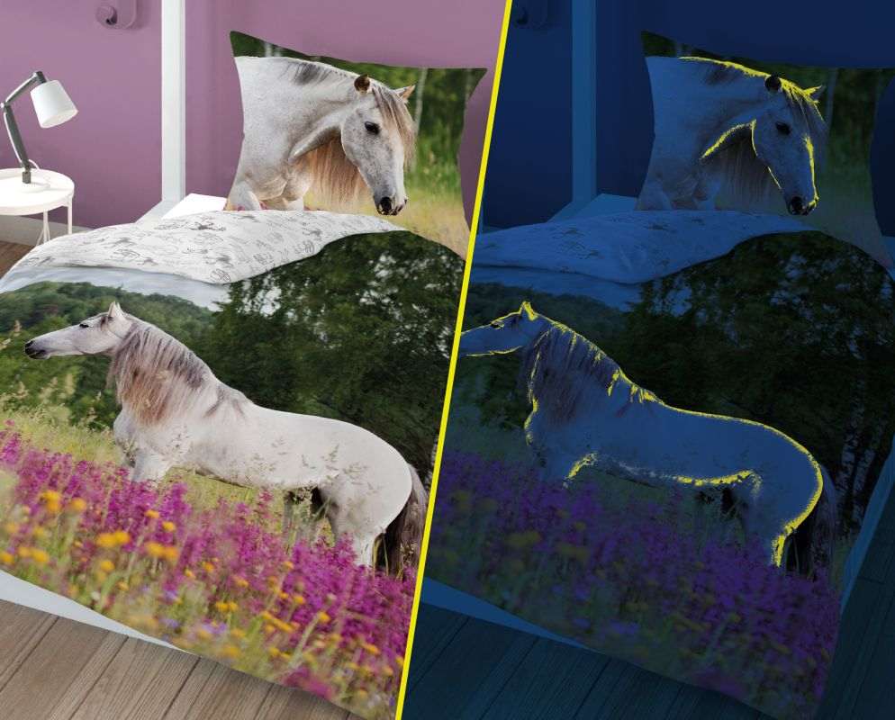Bavlněné povlečení 3D, Bílý kůň na rozkvetlé louce